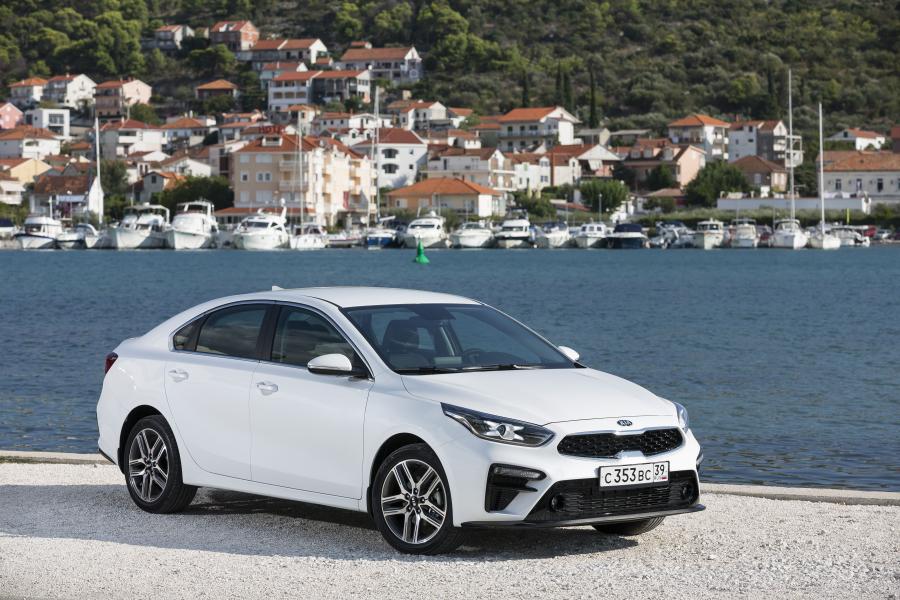  Kia Cerato 2018 года  (RU) (фото 4 из 12)